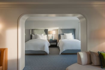 Suite, 1 Bedroom, Mobility Accessible, City View (Accessible Shower)