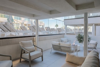Villa, 1 King Bed, Poolside
