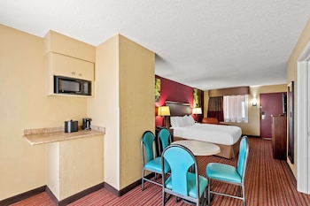 Suite, 2 Bedrooms, Non Smoking, Refrigerator & Microwave