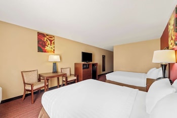Standard Room, 2 Queen Beds, Accessible, Bathtub