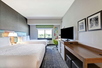 Signature Room, 2 Queen Beds, Refrigerator