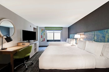 Signature Suite, 2 Queen Beds, Accessible