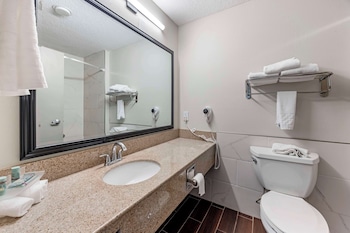 Suite, 2 Queen Beds, Non Smoking, Ground Floor