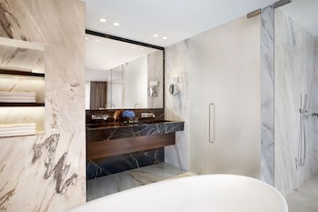 Suite, 1 Bedroom, Balcony (Balcony)