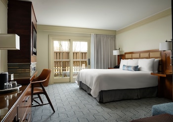 Premier Room, 1 King Bed, Fireplace
