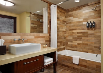 Premier Room, 2 Queen Beds, Fireplace