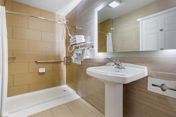 Standard Room, 1 King Bed, Accessible, Refrigerator & Microwave