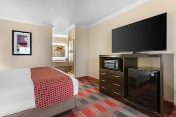 Standard Room, 1 King Bed, Non Smoking, Refrigerator & Microwave (Walk-in Shower)