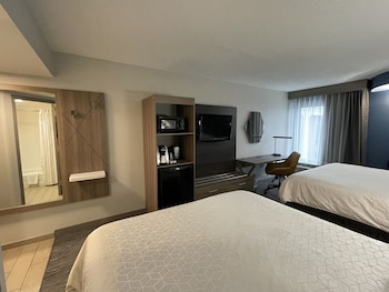 Room, 2 Queen Beds, Non Smoking