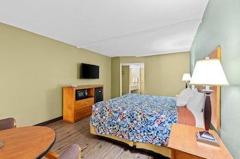 Room, 1 King Bed, Accessible, Smoking