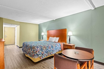 Room, 1 King Bed, Accessible, Smoking