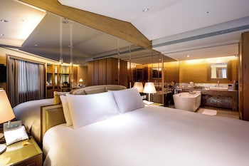 Corner Suite with Extra Bed