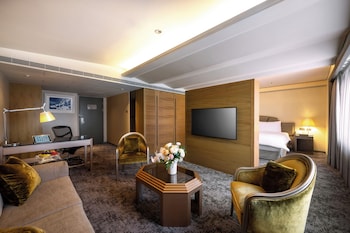 Family Room, Connecting Rooms