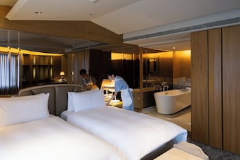 Corner Suite