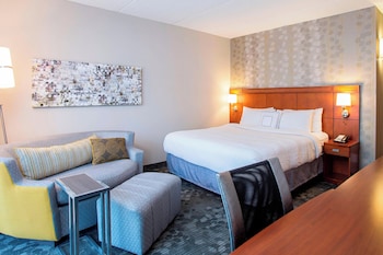 Room, 1 King Bed (Mobility/Hearing Access, Roll-in Shwr)