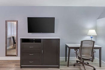Standard Room, 2 Queen Beds, Accessible, Bathtub