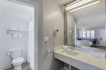 Standard Room, 2 Queen Beds, Non Smoking