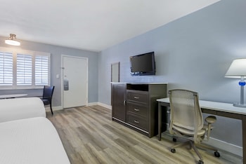 Standard Room, 2 Queen Beds, Non Smoking