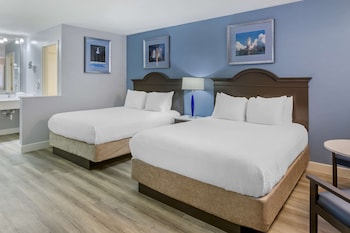Standard Room, 2 Queen Beds, Accessible, Bathtub