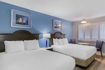 Standard Room, 2 Queen Beds, Accessible, Bathtub