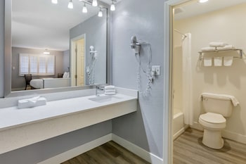 Standard Room, 2 Queen Beds, Accessible, Bathtub