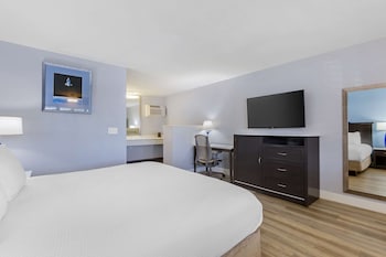 Standard Room, 1 King Bed, Accessible, Bathtub