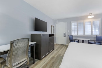 Standard Room, 1 King Bed, Non Smoking