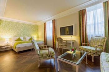 Deluxe Room, 1 King Bed (Traditional)