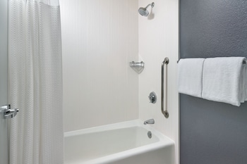 Room, 1 King Bed (Hearing Accessible)