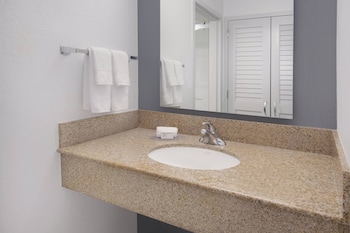 Room, 2 Double Beds (Mobility Accessible, Tub)