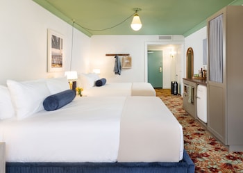 Deluxe Room, 2 Queen Beds, Balcony, Courtyard Area (Deluxe Double Balcony - 2 Queen Beds)