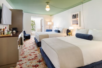 Deluxe Room, 2 Queen Beds, Balcony, Courtyard Area (Deluxe Double Balcony - 2 Queen Beds)