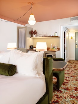 Standard Room, 1 Queen Bed, Microwave (Queen)