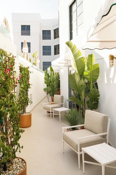 Deluxe Room, 1 Queen Bed, Balcony, Courtyard Area (Deluxe Queen with Balcony)