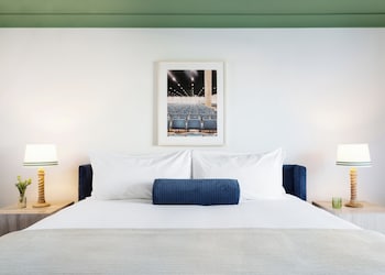 Deluxe Room, 1 King Bed, Accessible, Microwave (Deluxe King ADA w Roll-in Shower)