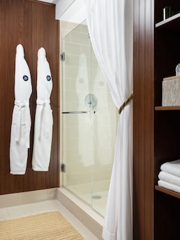 Standard Room, 2 Queen Beds, Microwave (Double - 2 Queen Beds)