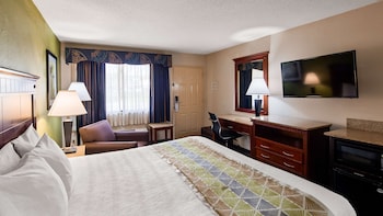 Standard Room, 1 King Bed, Non Smoking, Refrigerator & Microwave