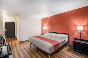 Deluxe Room, 1 King Bed, Non Smoking, Refrigerator & Microwave