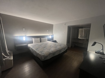 Standard Room, 1 King Bed, Non Smoking, Refrigerator & Microwave