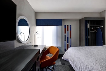 Room, 1 King Bed, Non Smoking, Refrigerator & Microwave (Peloton Bike)