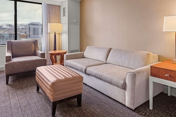 Deluxe Room, 1 King Bed, Mountain View