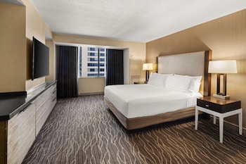 Junior Suite, 1 King Bed, Accessible, Bathtub