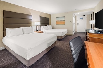 Standard Room, 2 Queen Beds, Accessible (Roll-in Shower)