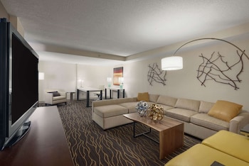 Junior Suite, 1 King Bed, Accessible, Bathtub