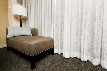 Standard Room, 2 Queen Beds, Accessible (Roll-in Shower)