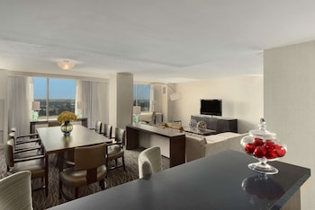 Suite, 1 King Bed (Brighton)
