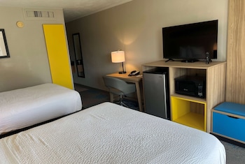 Room, 2 Queen Beds, Smoking