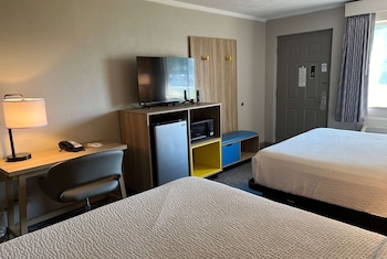 Room, 2 Queen Beds, Smoking