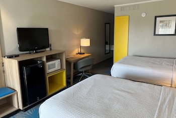 Room, 2 Queen Beds, Smoking