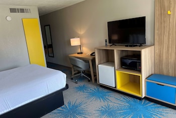 Standard Room, 1 Queen Bed, Smoking